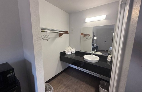 Berwick Hotel | Motel 6 Des Moines, IA - North