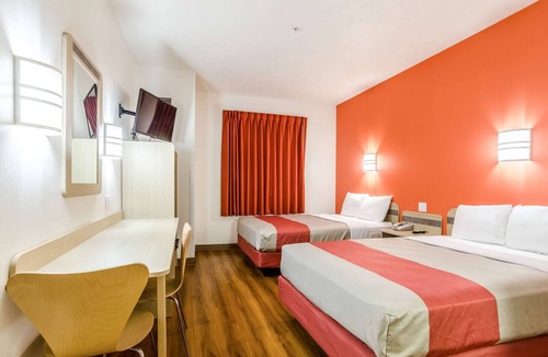 Kearney Hotel | Motel 6 Kearney, NE