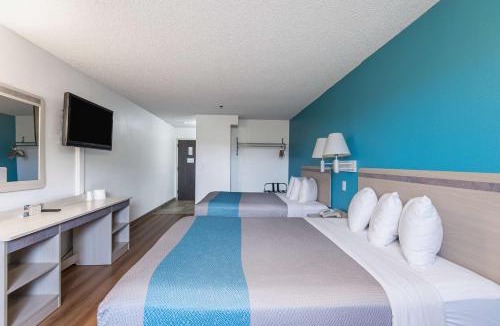 Lawrence Hotel | Motel 6-Lawrence, KS