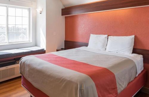 Olathe Hotel | Motel 6-Olathe, KS