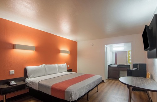 Paris Hotel | Motel 6 Paris, TX