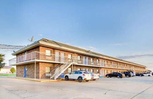 Salina Hotel | Motel 6-Salina, KS