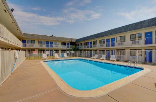 Wichita Hotel | Motel 6-Wichita, KS - AIRPORT