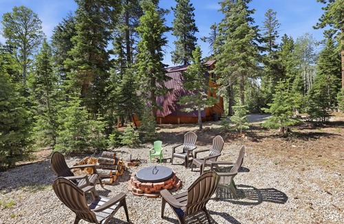 Meadow View Heights Cabin | Mountain Charm Quaint 2-bedroom cabin in Duck Creek Village
