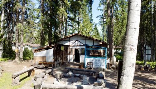 Golden Cabin | Mountain View Cabins