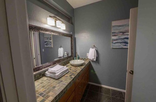 Pinnacle Hill House | Mountain View Hideaway with Heated Pool