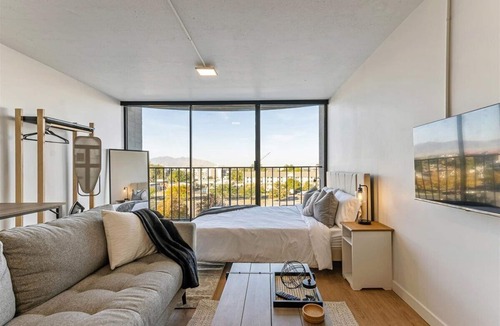 Downtown Salt Lake City Apartment | Mountain view l DT SLC-Gym-Free Parking-Pool Table