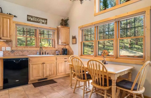 Estes Park Cabin | Mountain & Wildlife Views & Hot Tub Access