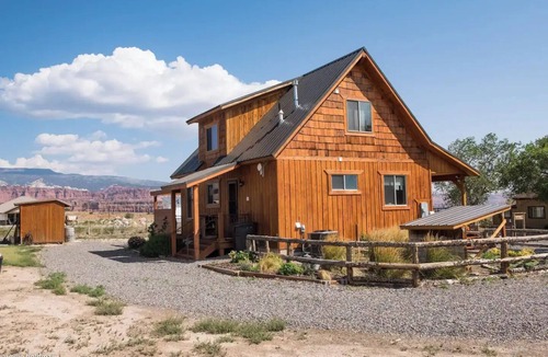 Teasdale Cabin | Mountains To Deserts, You'll find it all here!