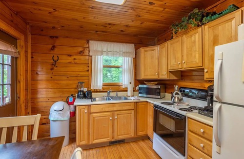 Candler Cabin | Mt. Mitchell Log Cabin - Engadine Inn and Cabins