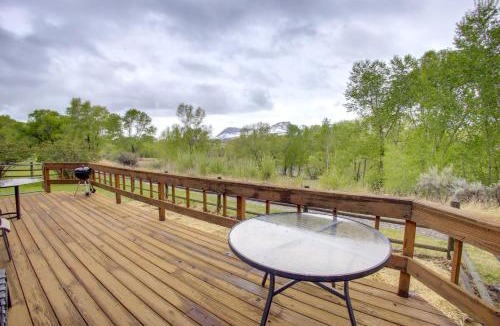 Cody House | Mtn-View Deck & Fire Pit! 2-Cabin Retreat in Cody