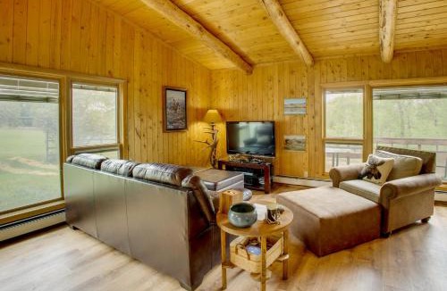 Cody House | Mtn-View Deck & Fire Pit! 2-Cabin Retreat in Cody