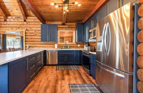 Mammoth Creek Cabin | Mtn Views & Fall Colors: Panguitch 1-Acre Estate!