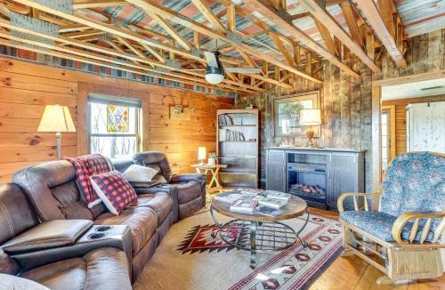 Comanche County House | 'Mule Creek Lodge' Rural Stay Near Coldwater Lake