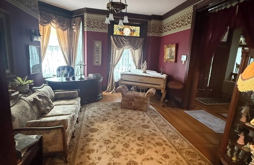 Council Bluffs House | National Historic Victorian Shea House, 7 bedrooms, 11 beds, 5 and half bath