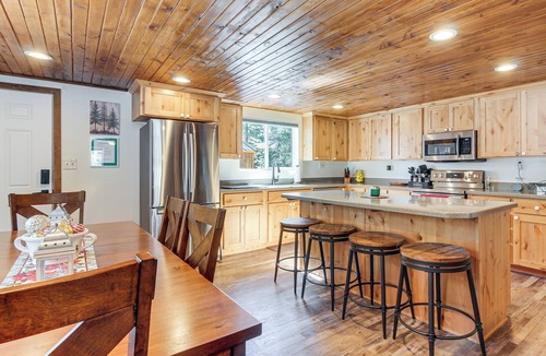 Meadow View Heights Cabin | Nature Lover’s Retreat! Family Duck Creek Cabin