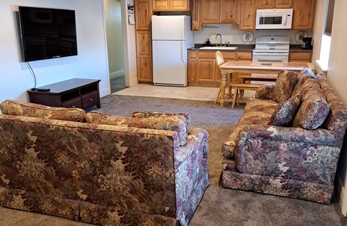 Payson House | Near Mt. Loafer a walk out basement. Room for 5-7 people to come and relax.
