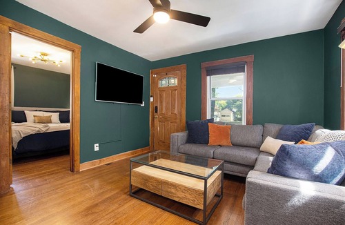 Rosedale House | New 2 BR home close to KU med and Westport