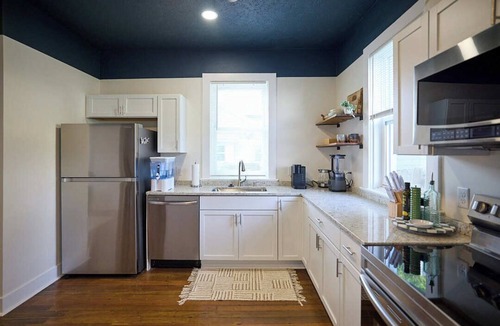 Southeast Omaha House | New 3BR 2.5BA Near College World Series, King Ensuite, Sleeps 8, Free Parking