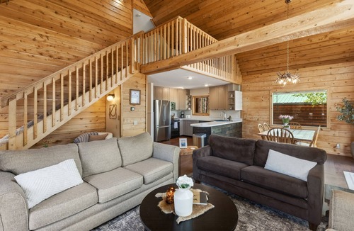 Florissant Cabin | NEW Aspen Tree Log Cabin with Hot Tub and Peak View