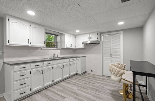 Overland Park House | NEW: Big House, 13 beds, 6 bedroom, 17 min to DT