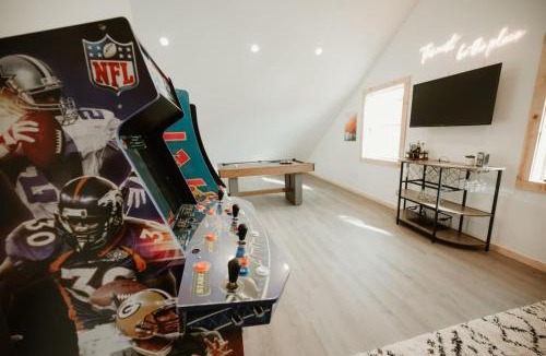 Como House | New Cabin I Game Room I King Beds I Mountains