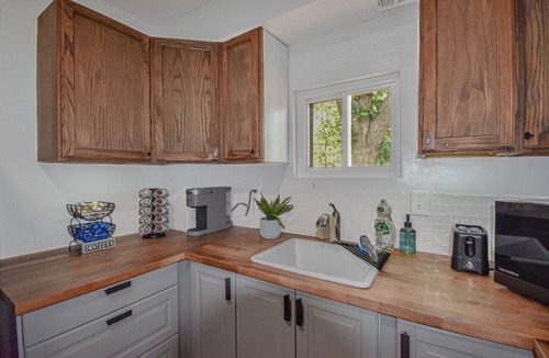 Kansas City House | New Cozy 3 Bedrooms 2 Bath House 4 Beds Sleeps 8