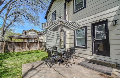Kansas City House | New Cozy 3 Bedrooms 2 Bath House 4 Beds Sleeps 8
