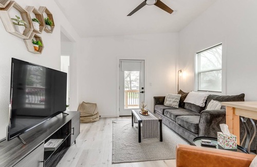 Columbus House | New cozy home in downtown Columbus, KS!
