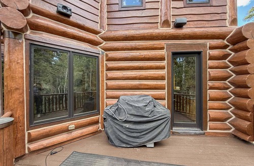 Three Peaks House | NEW Elk Ridge Lodge: Hammock, Foosball, Private Hot Tub in Silverthorne!