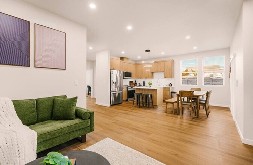 Gresham House | New Evergreen Home | Office | Full Kitchen | Yard