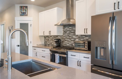 Steamboat Springs House | New Family-Friendly Home Overlooking Fox Creek, Large Deck & Cozy Furnishings