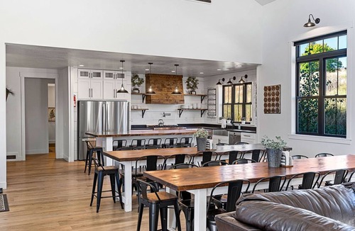 Garden City House | *New Farmhouses at Bear Lake* (sleeps 90)!