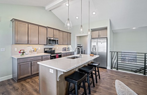Manhattan House | New Home in west Manhattan, Family Friendly and close to KSU!