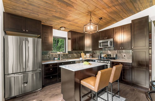 Bailey House | NEW Hot Tub + Arcade + Fire Pit + Mtn Views