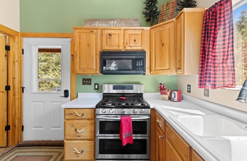 Meadow View Heights Cabin | New Hot Tub! Large property on Rim of Duck Creek