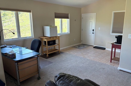Wray Apartment | New large 1-bedroom loft room for up to 4 in charming Wray. Family welcome. Nice