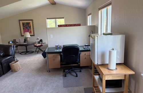 Wray Apartment | New large 1-bedroom loft room for up to 4 in charming Wray. Family welcome. Nice