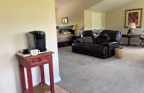 Wray Apartment | New large 1-bedroom loft room for up to 4 in charming Wray. Family welcome. Nice