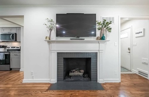 West Plaza House | New Listing! 4 Bdrm Plaza Charmer! Pet Friendly!