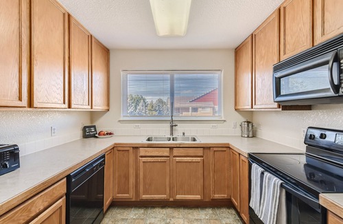 Broomfield Condo | New Listing! Broadlands Condo | Pool | Hot Tub | Mountain Views