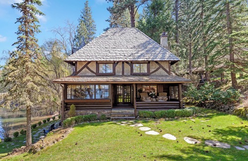 Harrison House | New Listing! Lakefront | Private Beach and Dock | 3 Master Suites | Hot Tub