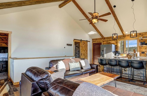 Florissant Cabin | NEW! Luxury Cabin w/Magnificent Views, Hot Tub, & 40 Private Acres