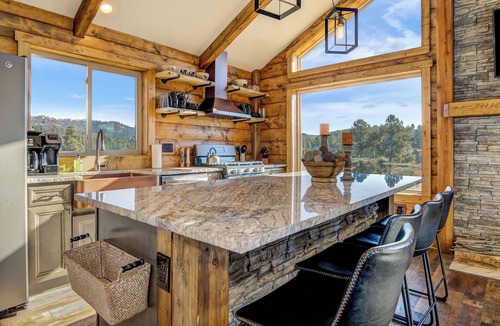 Florissant Cabin | NEW! Luxury Cabin w/Magnificent Views, Hot Tub, & 40 Private Acres