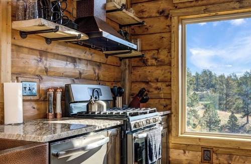Florissant Cabin | NEW! Luxury Cabin w/Magnificent Views, Hot Tub, & 40 Private Acres