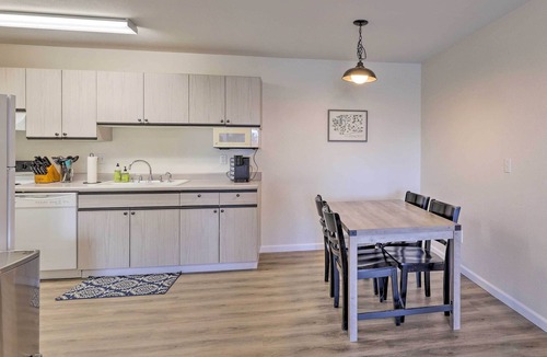 Pullman Condo | NEW! Pullman Condo w/ Balcony ~ 1 Mi to WSU Campus