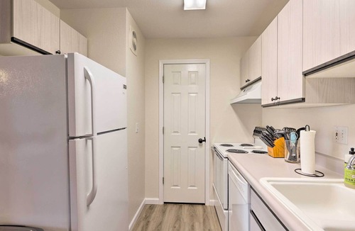 Pullman Condo | NEW! Pullman Condo w/ Balcony ~ 1 Mi to WSU Campus