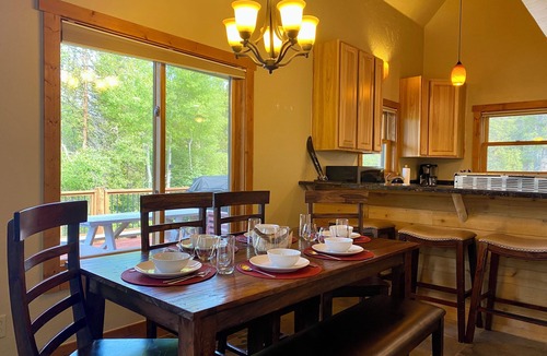 Valley of the Sun Cabin | New Rental! Pet Friendly Cabin, 24 miles to Breck - Golden Nugget