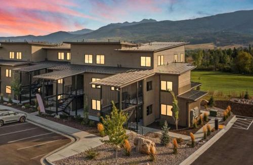Wolf Creek House | New Scenic Garden of Eden Golf View