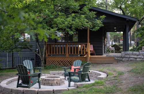 Eureka Springs Cabin | New, Updated Log Cabin!